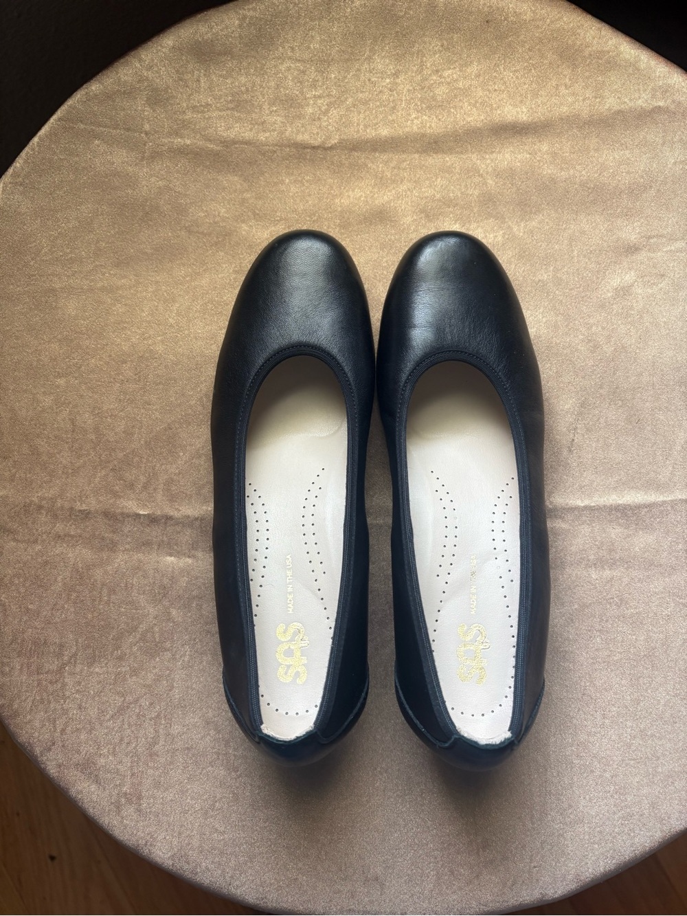 SAS Black Leather Round-Toe Pumps